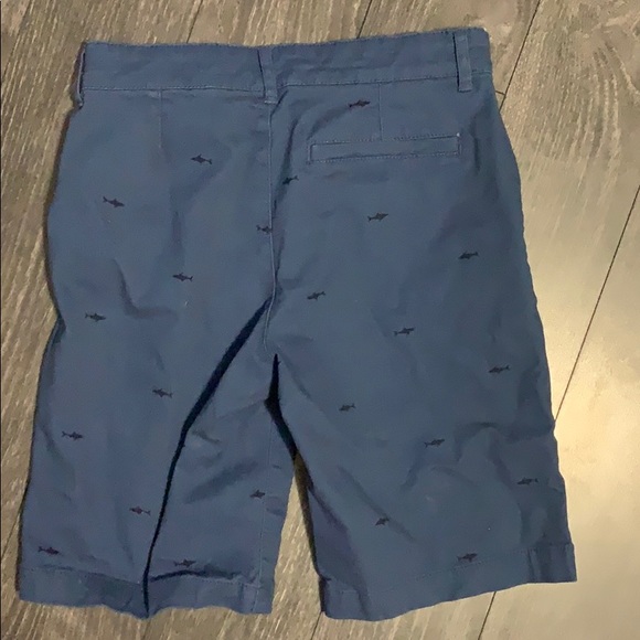 Boys shark shorts - Picture 2 of 3